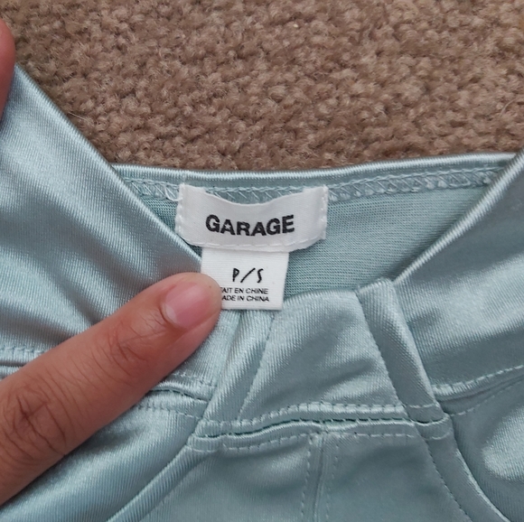 Satin blue crop top - Picture 3 of 3